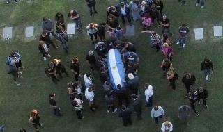 马拉多纳被葬于郊外 马拉多纳被葬于郊外